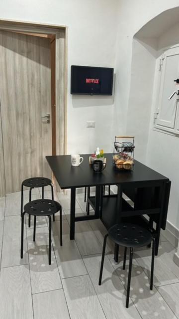 Apartment Dominique Барі Екстер'єр фото